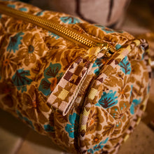 Load image into Gallery viewer, Sage x Clare - Magnolia Makeup Bag - Turquoise