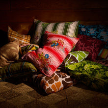 Load image into Gallery viewer, Sage X Clare - Dempsey Linen Pillowcase Set Poppy
