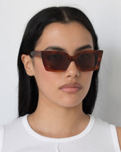 Load image into Gallery viewer, Lu Goldie - Lucia Chestnut