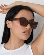 Load image into Gallery viewer, Lu Goldie - Lucia Chestnut