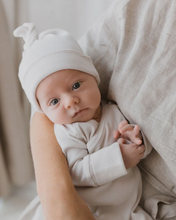 Load image into Gallery viewer, Susukoshi - Organic Knotted Hat - Salt