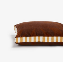 Load image into Gallery viewer, Bonnie & Neil - Fleur Chocolate