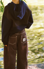 Load image into Gallery viewer, Juni - Dylan Barrel Leg Jean - Cocoa