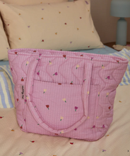 Load image into Gallery viewer, Mosey Me Forget Me Not Quilted Bag Peony