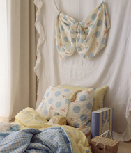 Load image into Gallery viewer, Play Linnen - Butter Dot Reversible Quilt