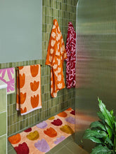 Load image into Gallery viewer, Tulip Bath Towel