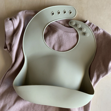 Load image into Gallery viewer, Rommer - Oyster bib