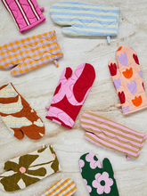 Load image into Gallery viewer, Mosey Me - Kumquat Bloom Seersucker Oven Mitt
