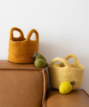 Load image into Gallery viewer, Phile - Basket of pears
