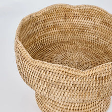 Load image into Gallery viewer, Paume Scallop Rattan Fruit Bowl on Stand
