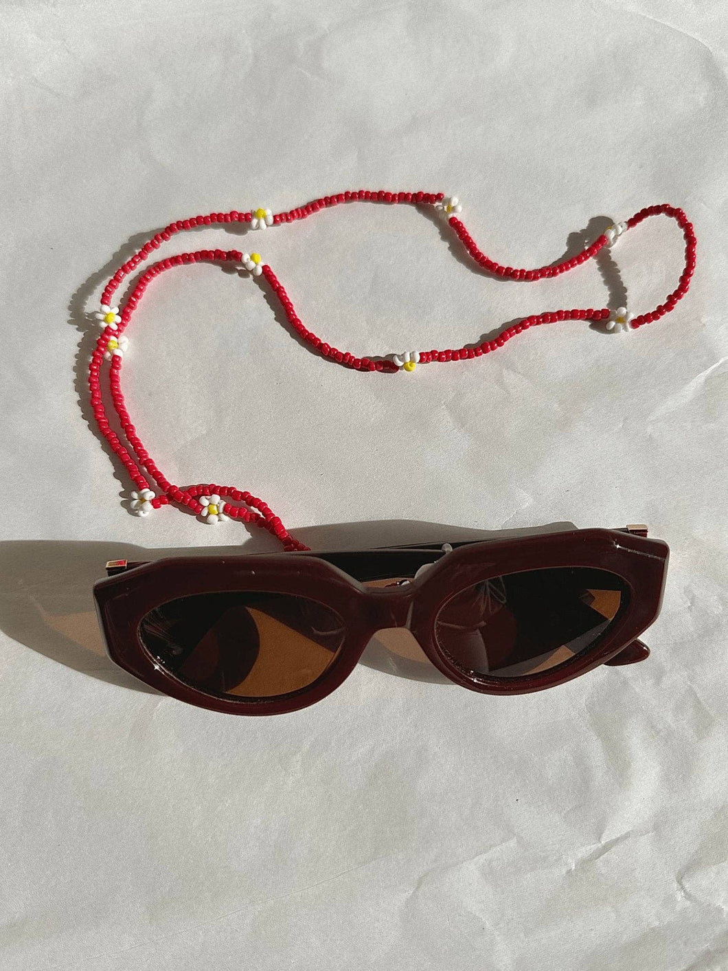 THE VACAY SUNGLASS CHAIN - RED BLOOM: Red Bloom