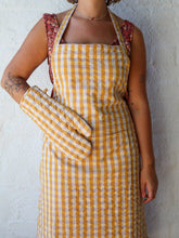 Load image into Gallery viewer, Mosey Me - Mango Seersucker Oven Mitt

