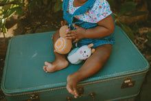 Load image into Gallery viewer, Baby Snail Rattle – Garden-Themed Toy: Natural
