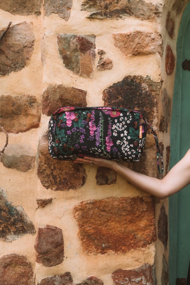 Wandering Folk - Flourish Zip Bag - Clover Large