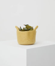 Load image into Gallery viewer, Phile - Basket of pears
