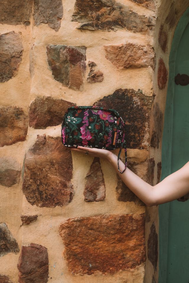 Wandering Folk - Flourish Zip Bag - Clover Small