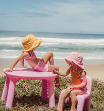 Load image into Gallery viewer, Cowrie and Conch - Orchid Confetti Table

