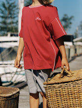 Load image into Gallery viewer, JUNI - Austin Tee - Vintage red
