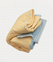 Load image into Gallery viewer, Play Linnen - Butter Dot Reversible Quilt
