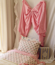Load image into Gallery viewer, Play Linen - Retro Garden Quilt

