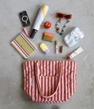 Load image into Gallery viewer, Mosey Me - Sundae Seersucker Quilted Bag
