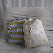 Load image into Gallery viewer, The Bundle Co - Fleur Reversible Playmat - 100% Quilted Cotton
