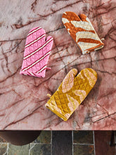Load image into Gallery viewer, Mosey Me - Meridian Coco Oven Mitt
