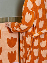 Load image into Gallery viewer, Tulip Bath Towel
