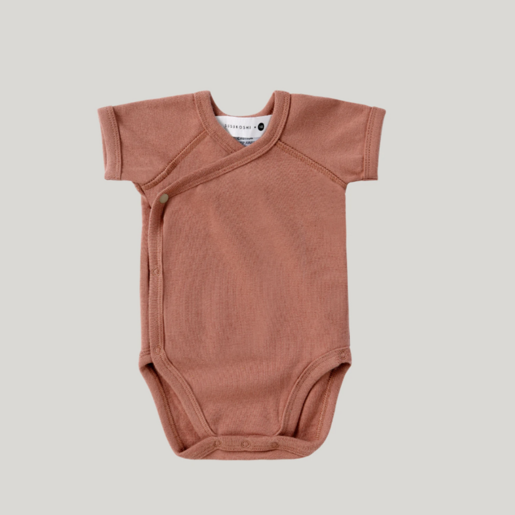 Susukoshi Organic Kimono Bodysuit S/S Terracotta